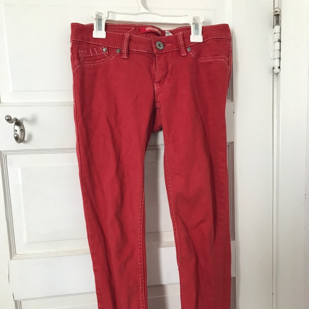 UNION BAY RED SKINNY JEANS.